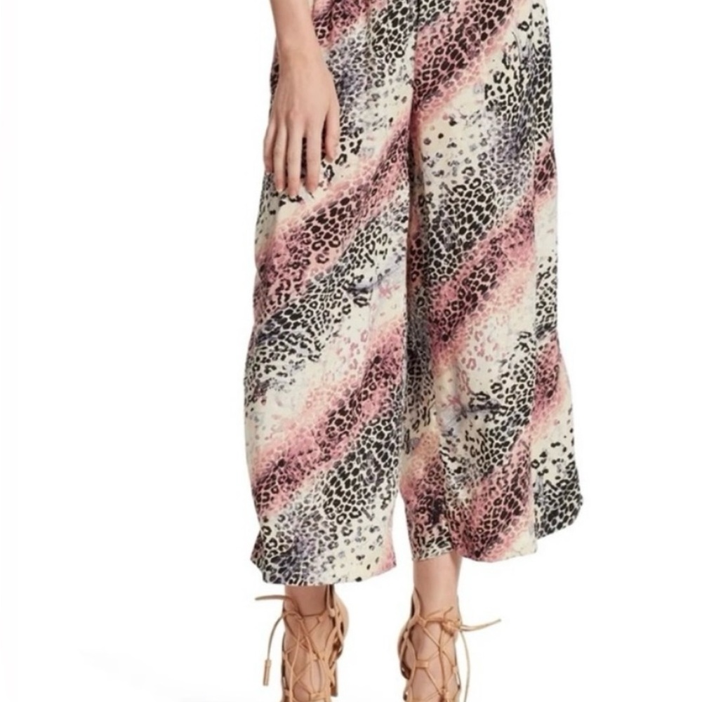NWOT Jessica Simpson Wide Leg Palazzo
Cropped Pants